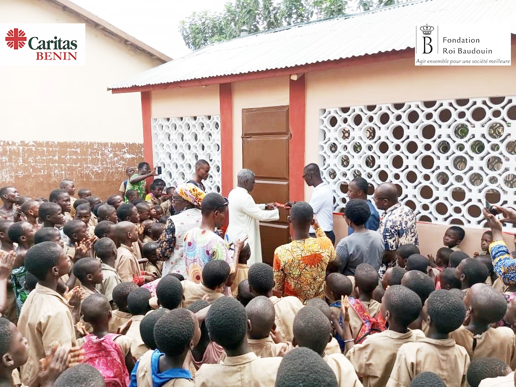 Caritas Benin et la fondation Roi BAUDOUIN dotent de 17 cuisines aux écoles à cantines scolaires dans 4 départements du Bénin