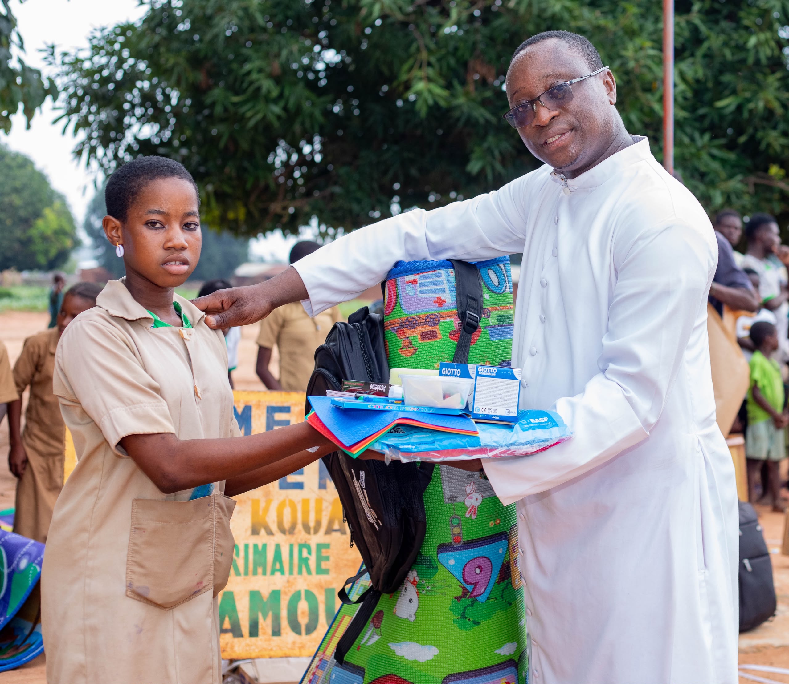 Caritas Bénin et CRS distribuent des kits scolaires à
391 écoliers issus de familles déplacées